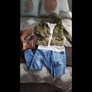Forever 21 small army green canvas jacke